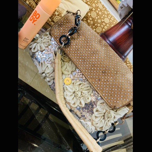 Sequine finished nude handbag - Picture 3 of 6